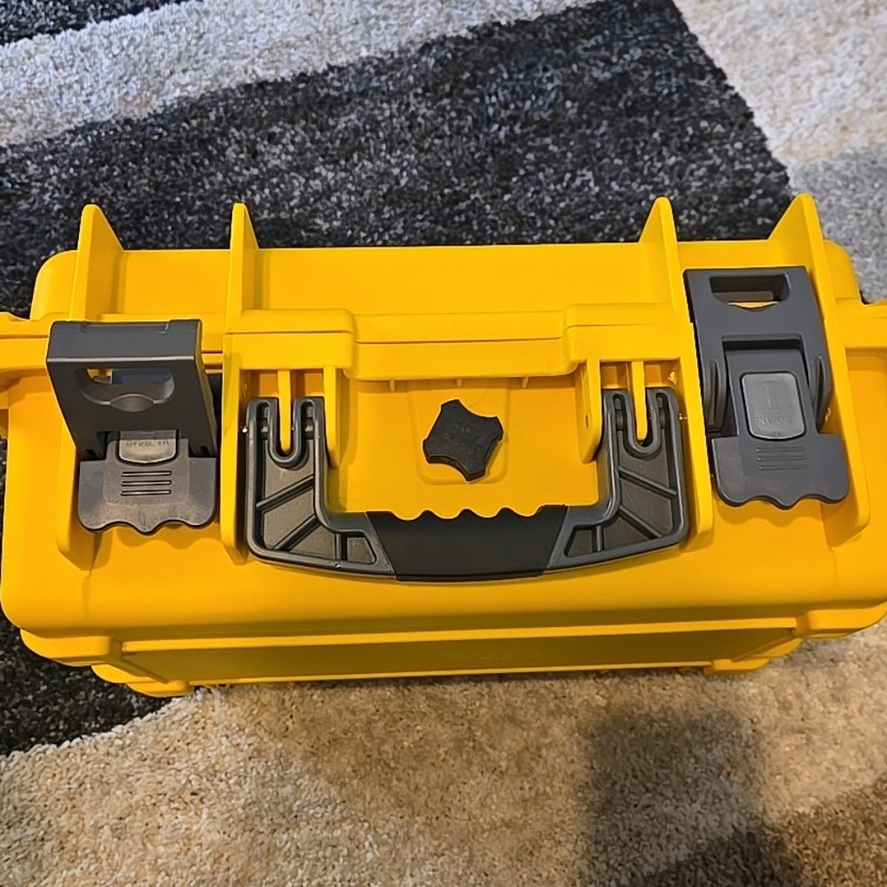 Invicta Yellow Protective Case - Picture 4 of 4